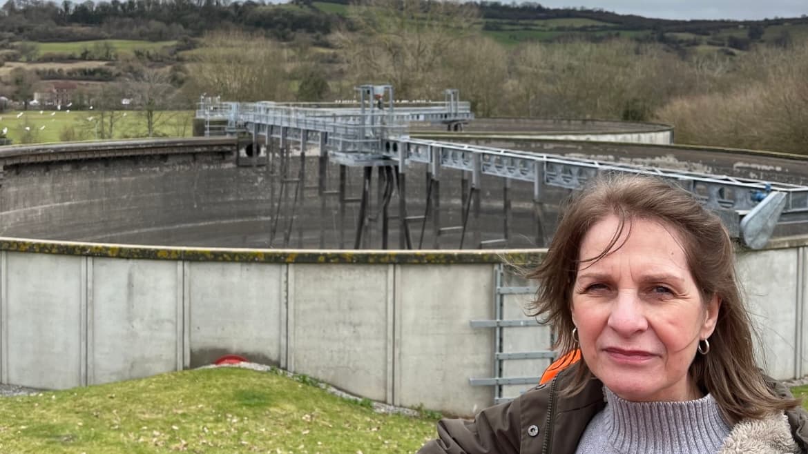 Bath MP Wera Hobhouse tours Wessex Water's sewage treatment plant to